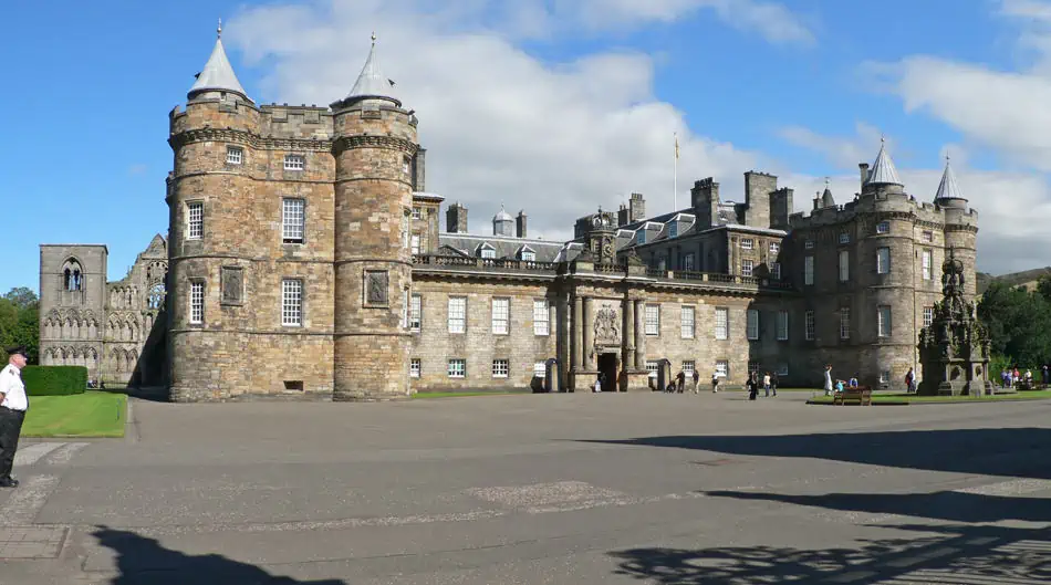 Traveler's Guide to Edinburgh - Royal Palace of Holyroodhouse