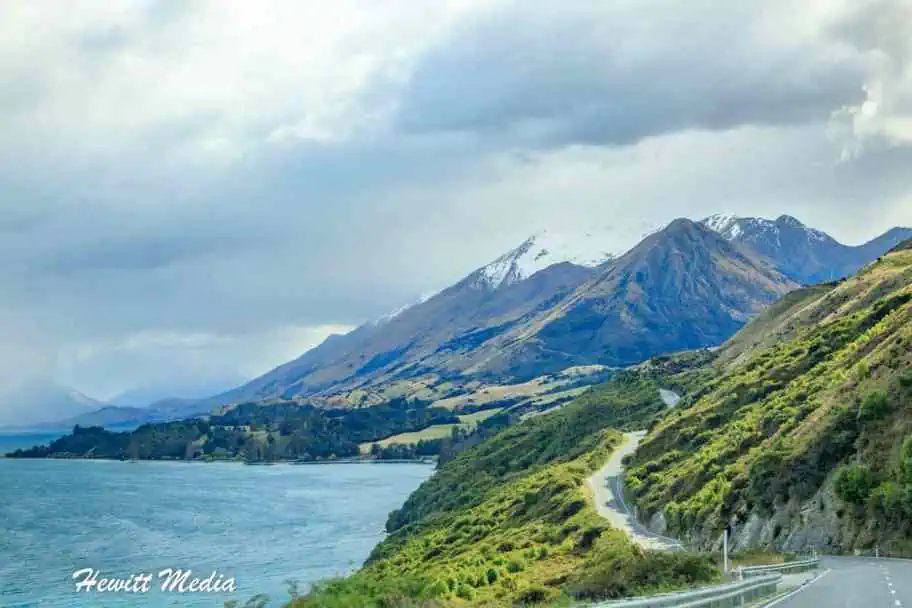 Queenstown New Zealand travel guide - Road to Glenorchy