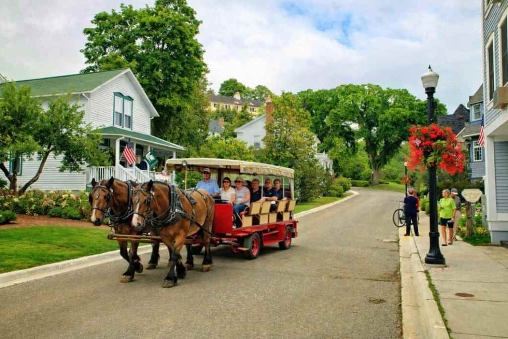 Mackinac Island Visitor Guide - Carriage Ride
