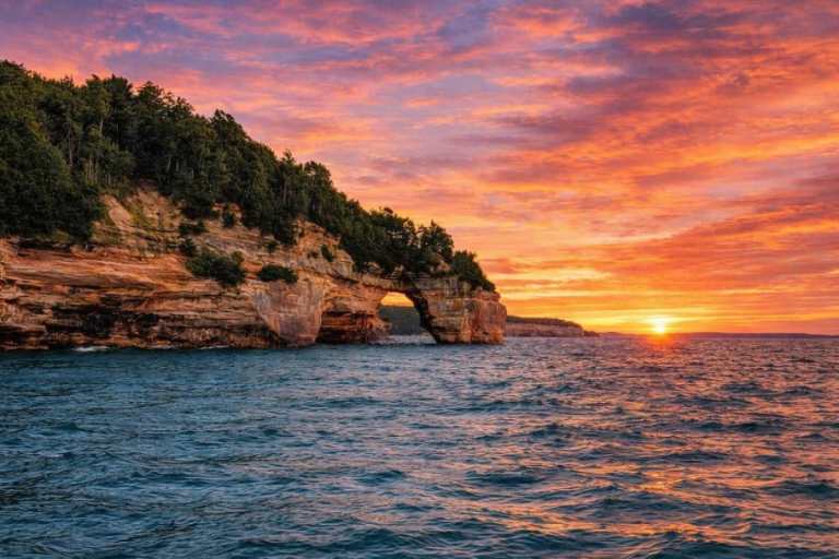 The Definitive Pictured Rocks Travel Guide
