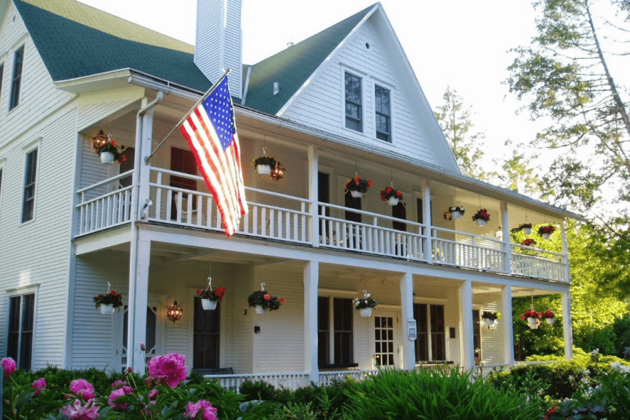 Door County Wisconsin Travel - White Gull Inn