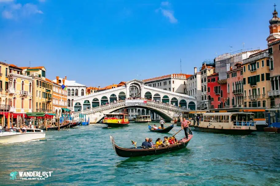 The Rialto Bridge Things to See in Italy - The Rialto Bridge