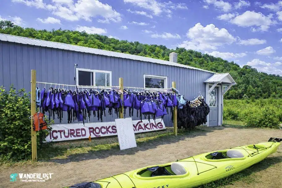 Pictured Rocks Travel Guide - Kayaking Pictured Rocks Tours