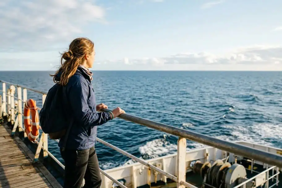 tips to avoid seasickness - Look at the Horizon